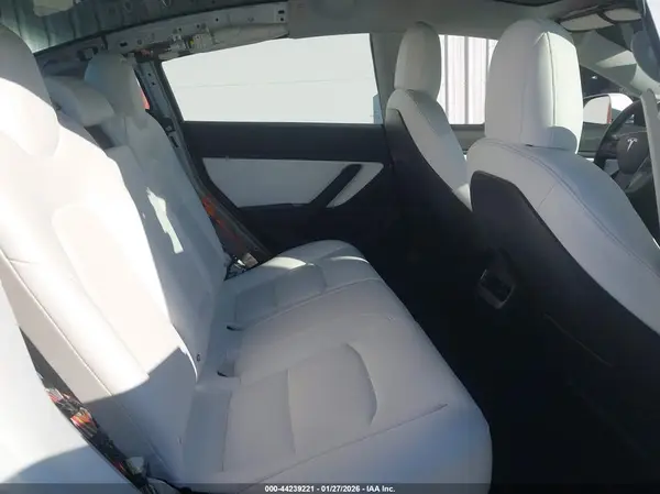 5YJ3E1EB4JF096703 2018 TESLA MODEL 3 - Image 8