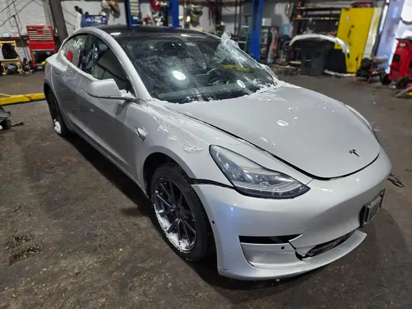 5YJ3E1EB4JF104542 2018 TESLA MODEL 3 - Image 1