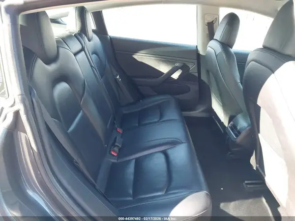 5YJ3E1EB4JF105898 2018 TESLA MODEL 3 - Image 8