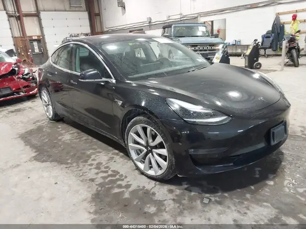 5YJ3E1EB4JF110048 2018 TESLA MODEL 3 - Image 1