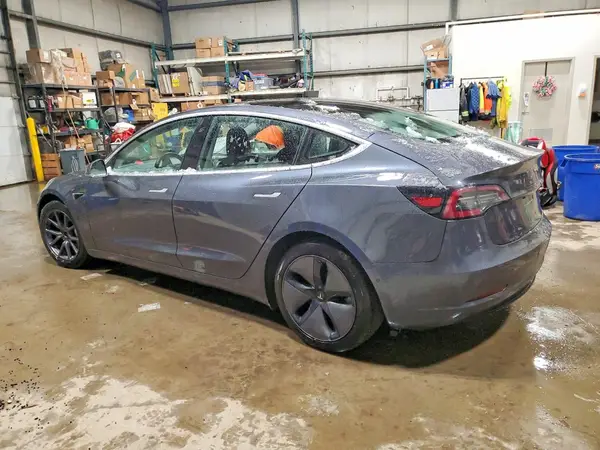 5YJ3E1EB4JF110261 2018 TESLA MODEL 3 - Image 2