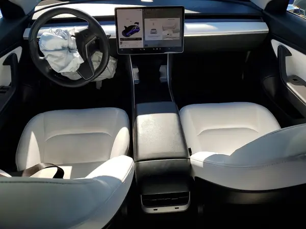 5YJ3E1EB4JF111863 2018 TESLA MODEL 3 - Image 8