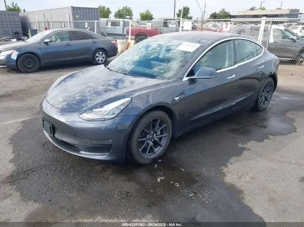 5YJ3E1EB4JF114097 2018 TESLA MODEL 3 - Image 2