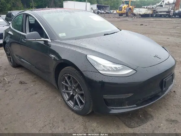 5YJ3E1EB4JF127724 2018 TESLA MODEL 3 - Image 1