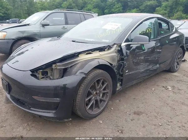 5YJ3E1EB4JF127724 2018 TESLA MODEL 3 - Image 2
