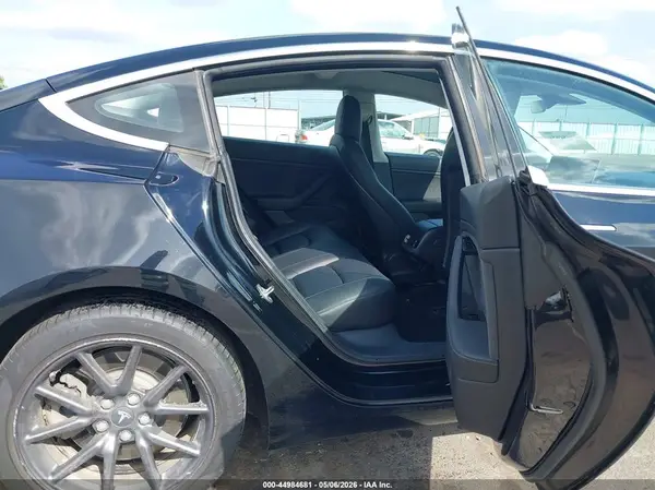 5YJ3E1EB4JF144264 2018 TESLA MODEL 3 - Image 8