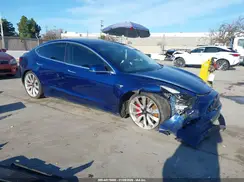 5YJ3E1EB4JF180276 2018 TESLA MODEL 3