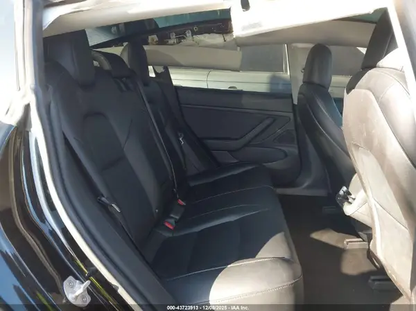5YJ3E1EB4JF184747 2018 TESLA MODEL 3 - Image 8