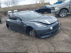 5YJ3E1EB4JF188264 2018 TESLA MODEL 3