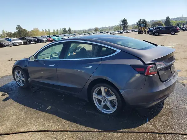 5YJ3E1EB4KF192137 2019 TESLA MODEL 3 - Image 2