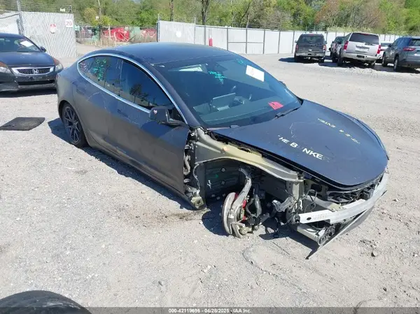 5YJ3E1EB4KF209793 2019 TESLA MODEL 3 - Image 1