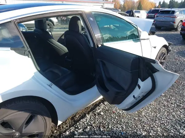 5YJ3E1EB4KF211771 2019 TESLA MODEL 3 - Image 8