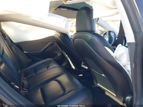 5YJ3E1EB4KF364652 2019 TESLA MODEL 3 - Image 8