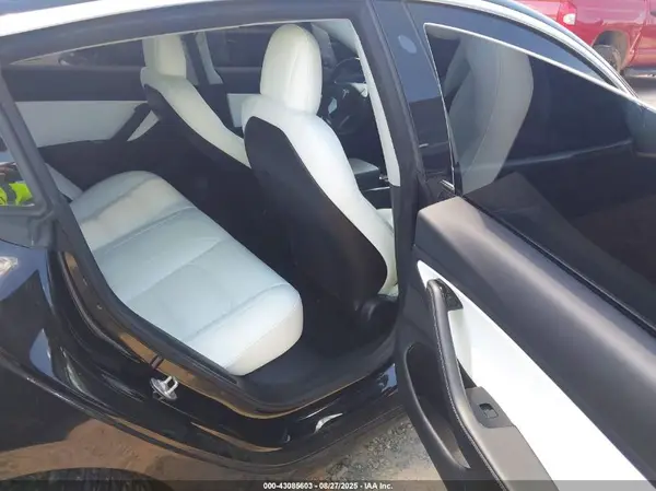 5YJ3E1EB4KF422162 2019 TESLA MODEL 3 - Image 8