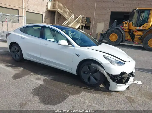 5YJ3E1EB4KF454402 2019 TESLA MODEL 3 - Image 1