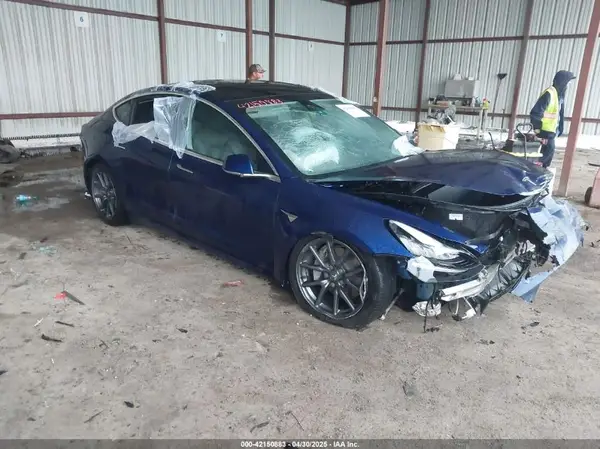5YJ3E1EB4KF497637 2019 TESLA MODEL 3 - Image 1