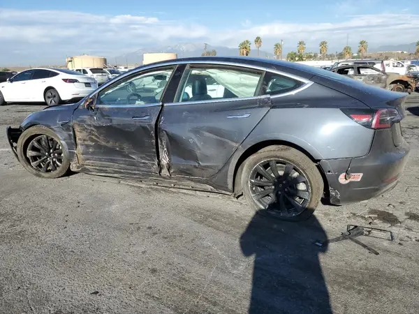 5YJ3E1EB4KF525369 2019 TESLA MODEL 3 - Image 2