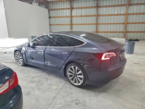 5YJ3E1EB4LF620211 2020 TESLA MODEL 3 - Image 2