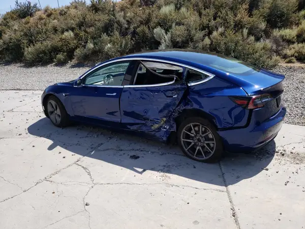 5YJ3E1EB4LF664838 2020 TESLA MODEL 3 - Image 2