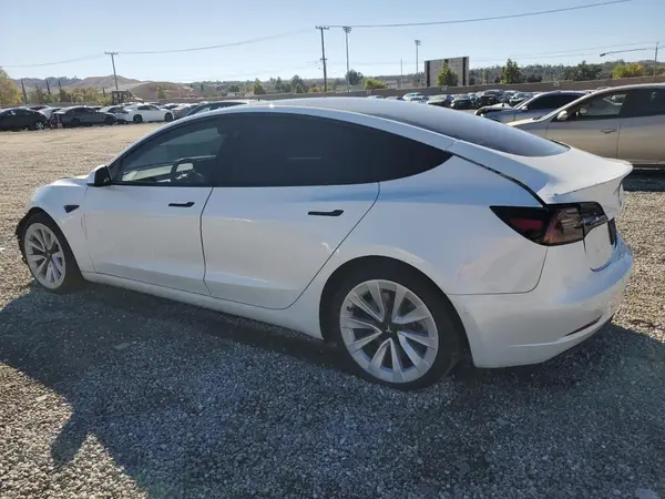 5YJ3E1EB4MF015669 2021 TESLA MODEL 3 - Image 2
