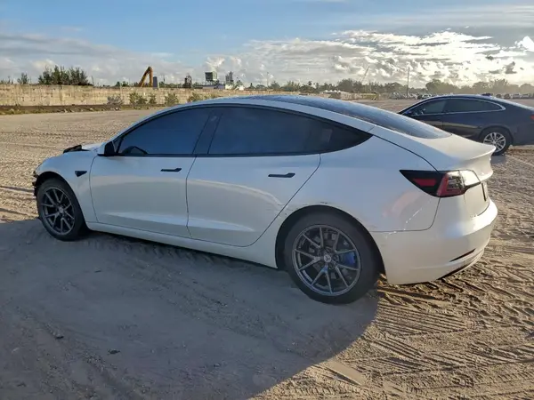 5YJ3E1EB4MF027630 2021 TESLA MODEL 3 - Image 2