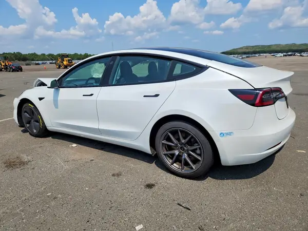 5YJ3E1EB4MF051037 2021 TESLA MODEL 3 - Image 2