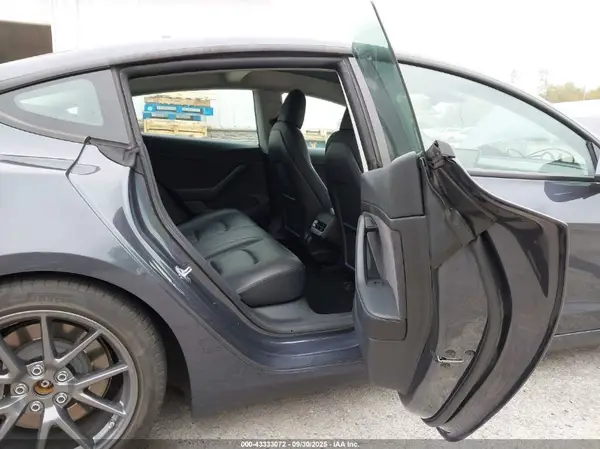 5YJ3E1EB4MF068002 2021 TESLA MODEL 3 - Image 8