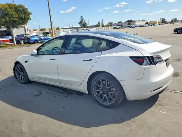 5YJ3E1EB4NF105129 2022 TESLA MODEL 3 - Image 2