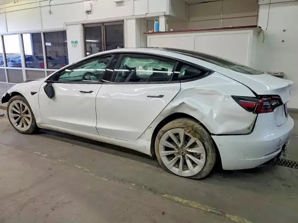 5YJ3E1EB4NF127731 2022 TESLA MODEL 3 - Image 2