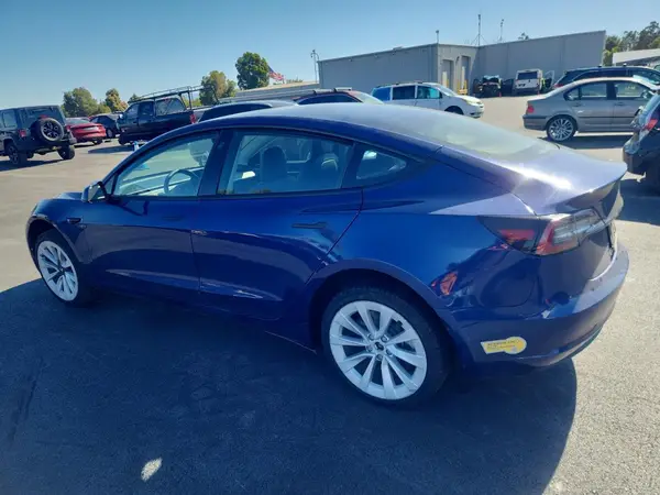 5YJ3E1EB4NF128880 2022 TESLA MODEL 3 - Image 2