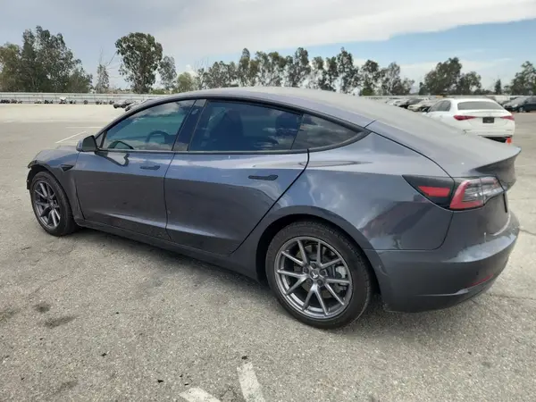 5YJ3E1EB4NF130659 2022 TESLA MODEL 3 - Image 2