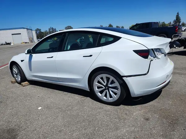 5YJ3E1EB4NF135991 2022 TESLA MODEL 3 - Image 2