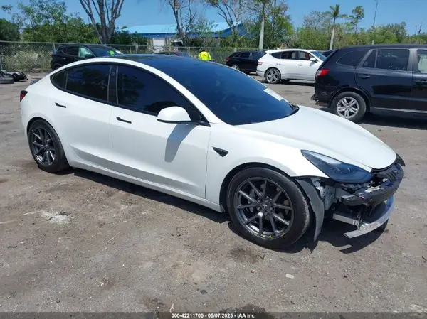 5YJ3E1EB4NF163001 2022 TESLA MODEL 3 - Image 1