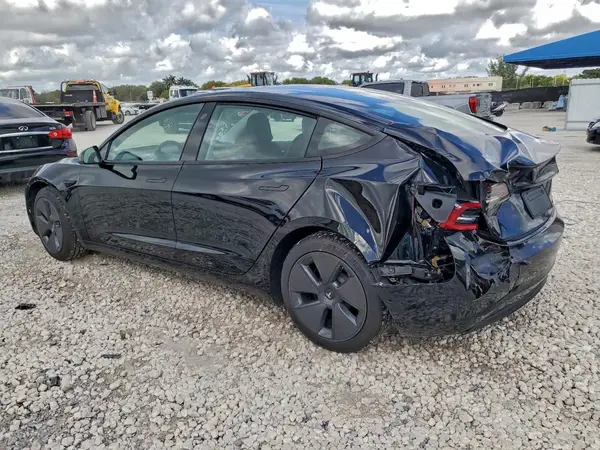 5YJ3E1EB4NF180753 2022 TESLA MODEL 3 - Image 2