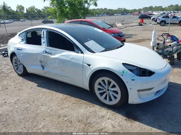 5YJ3E1EB4NF181580 2022 TESLA MODEL 3 - Image 1