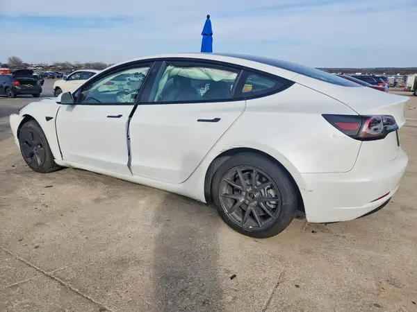 5YJ3E1EB4NF181921 2022 TESLA MODEL 3 - Image 2
