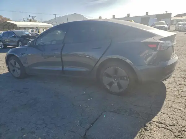 5YJ3E1EB4NF194765 2022 TESLA MODEL 3 - Image 2