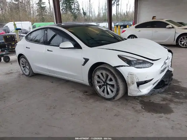 5YJ3E1EB4NF230437 2022 TESLA MODEL 3 - Image 1