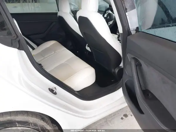 5YJ3E1EB4NF230437 2022 TESLA MODEL 3 - Image 8