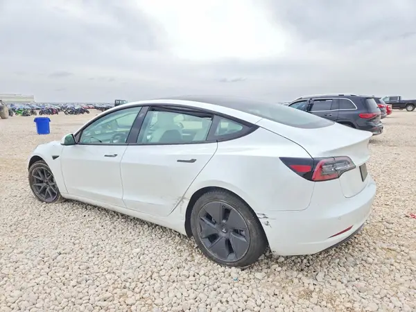 5YJ3E1EB4NF231233 2022 TESLA MODEL 3 - Image 2