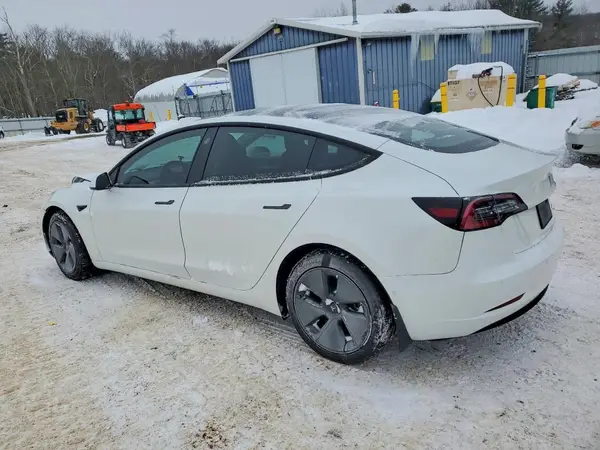 5YJ3E1EB4NF232432 2022 TESLA MODEL 3 - Image 2