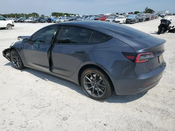 5YJ3E1EB4NF261638 2022 TESLA MODEL 3 - Image 2