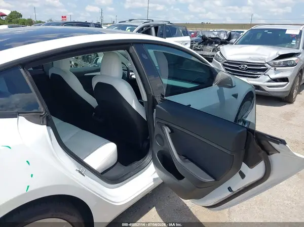 5YJ3E1EB4NF269044 2022 TESLA MODEL 3 - Image 8
