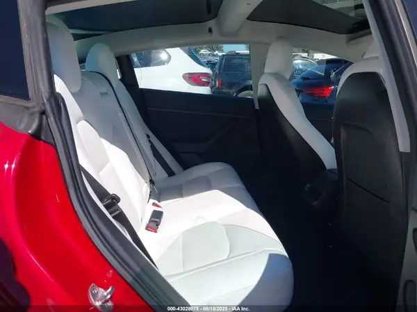 5YJ3E1EB4NF269643 2022 TESLA MODEL 3 - Image 8