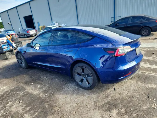 5YJ3E1EB4NF274762 2022 TESLA MODEL 3 - Image 2