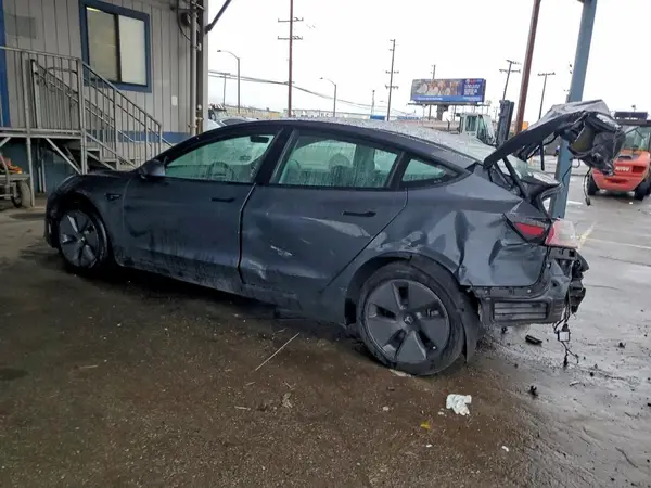 5YJ3E1EB4NF274826 2022 TESLA MODEL 3 - Image 2