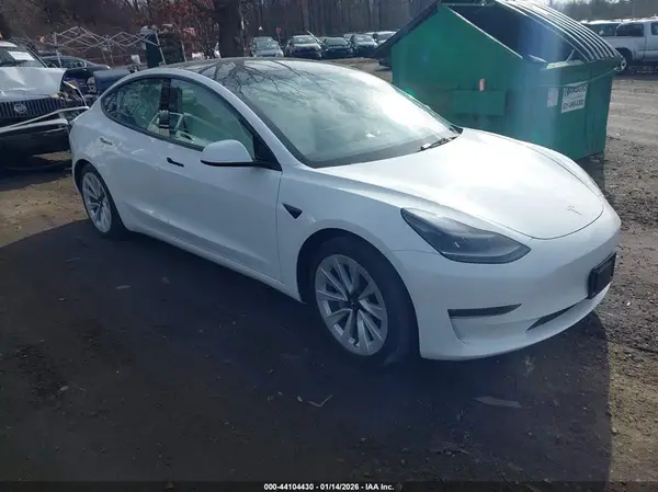 5YJ3E1EB4NF275667 2022 TESLA MODEL 3 - Image 1