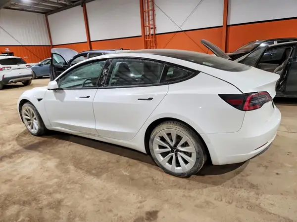 5YJ3E1EB4NF296213 2022 TESLA MODEL 3 - Image 2