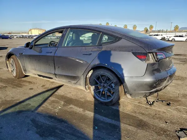 5YJ3E1EB4NF299774 2022 TESLA MODEL 3 - Image 2