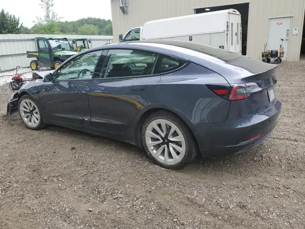 5YJ3E1EB4NF323202 2022 TESLA MODEL 3 - Image 2